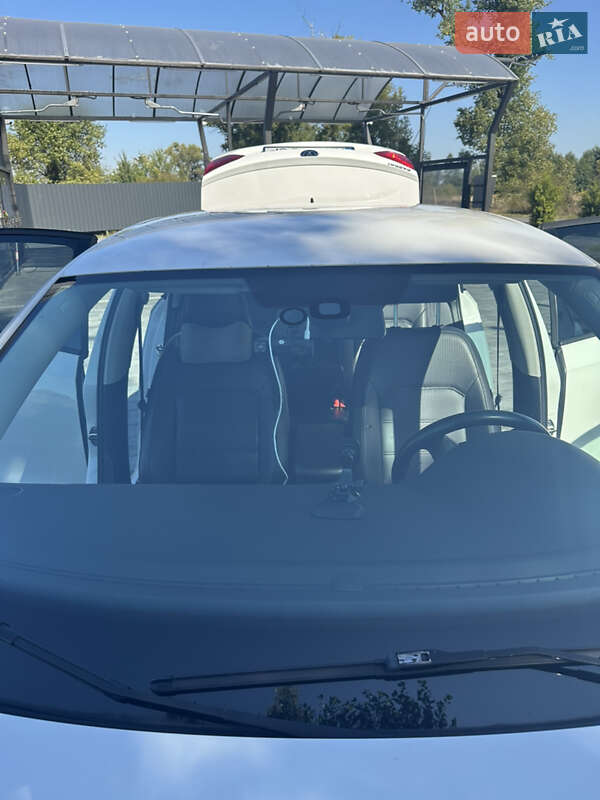 Седан Volkswagen Passat 2013 в Киеве