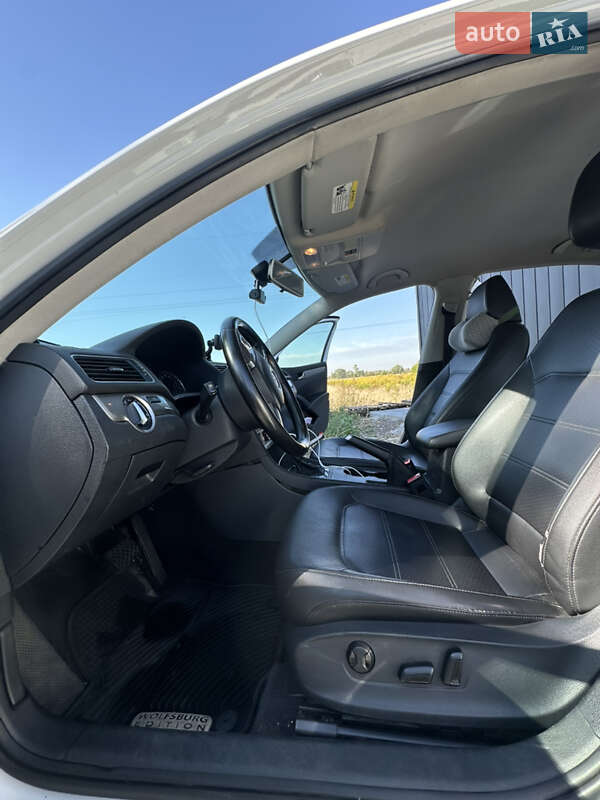 Седан Volkswagen Passat 2013 в Киеве