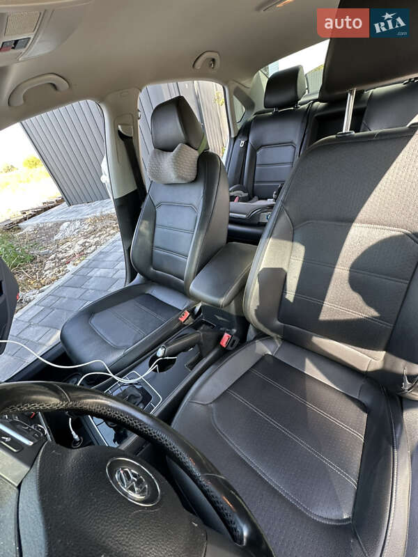 Седан Volkswagen Passat 2013 в Киеве