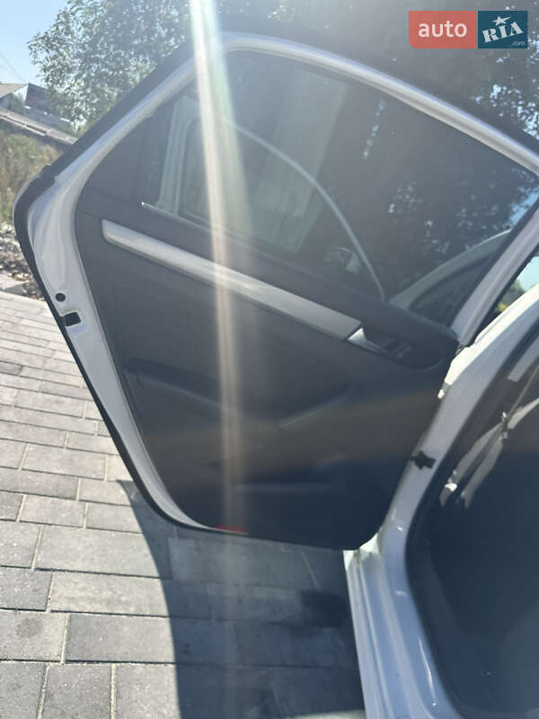 Седан Volkswagen Passat 2013 в Киеве