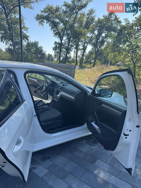 Седан Volkswagen Passat 2013 в Киеве