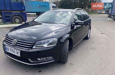 Универсал Volkswagen Passat 2011 в Дубно