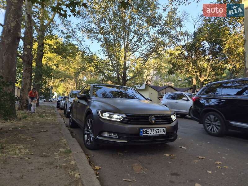 Седан Volkswagen Passat 2017 в Николаеве