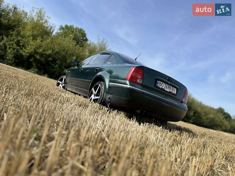 Седан Volkswagen Passat 1997 в Теребовлі