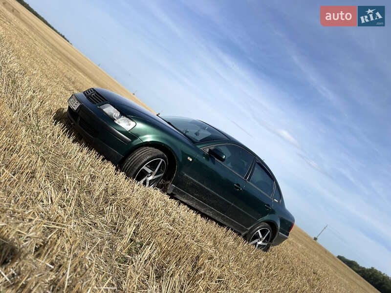 Седан Volkswagen Passat 1997 в Теребовлі