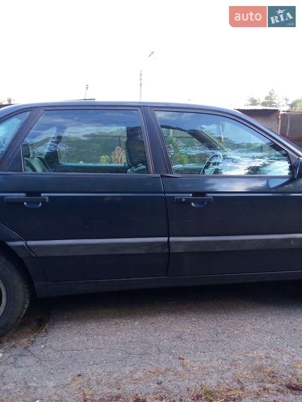 Седан Volkswagen Passat 1990 в Киеве