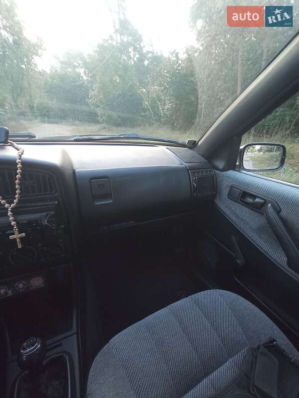 Седан Volkswagen Passat 1990 в Киеве