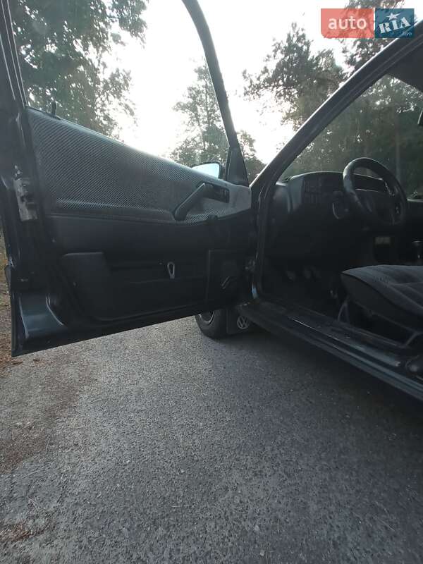 Седан Volkswagen Passat 1990 в Киеве