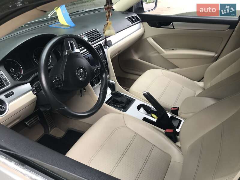 Седан Volkswagen Passat 2013 в Ромнах