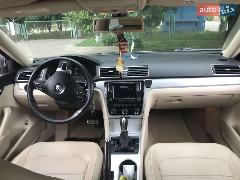 Седан Volkswagen Passat 2013 в Ромнах