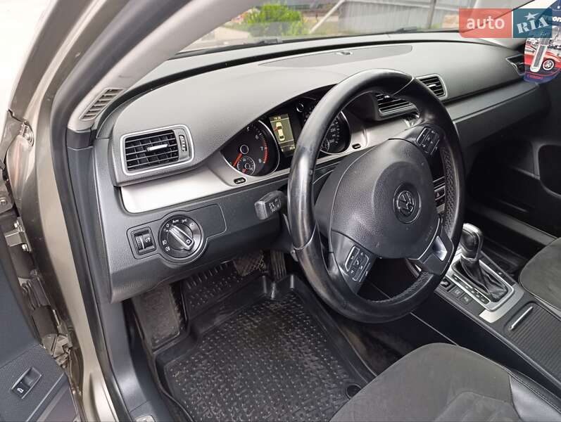 Седан Volkswagen Passat 2012 в Мироновке