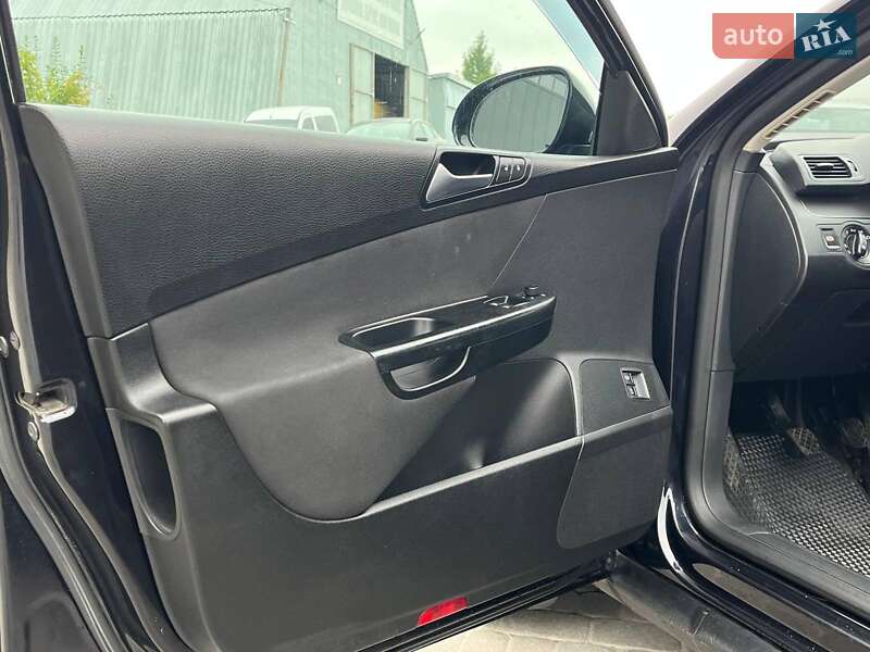 Універсал Volkswagen Passat 2009 в Львові