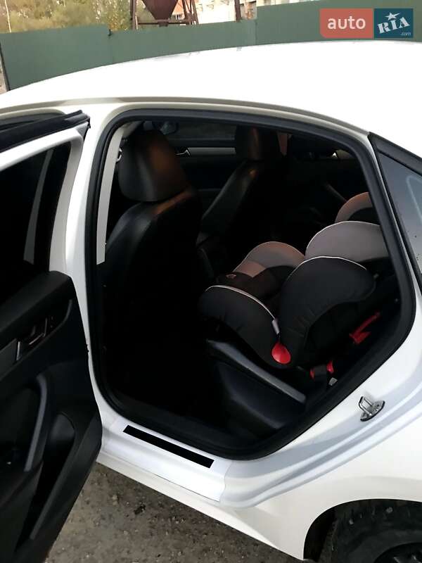 Седан Volkswagen Passat 2014 в Ивано-Франковске фото 3 Седан Volkswagen Passat 2014 в Ивано-Франковске