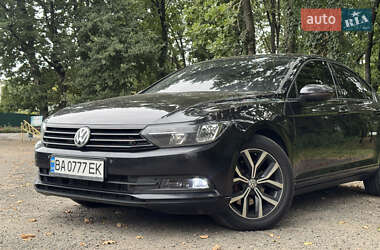 Седан Volkswagen Passat 2016 в Киеве