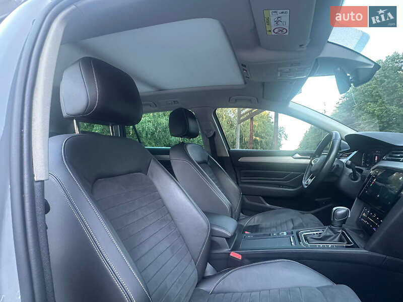 Универсал Volkswagen Passat 2022 в Бориславе