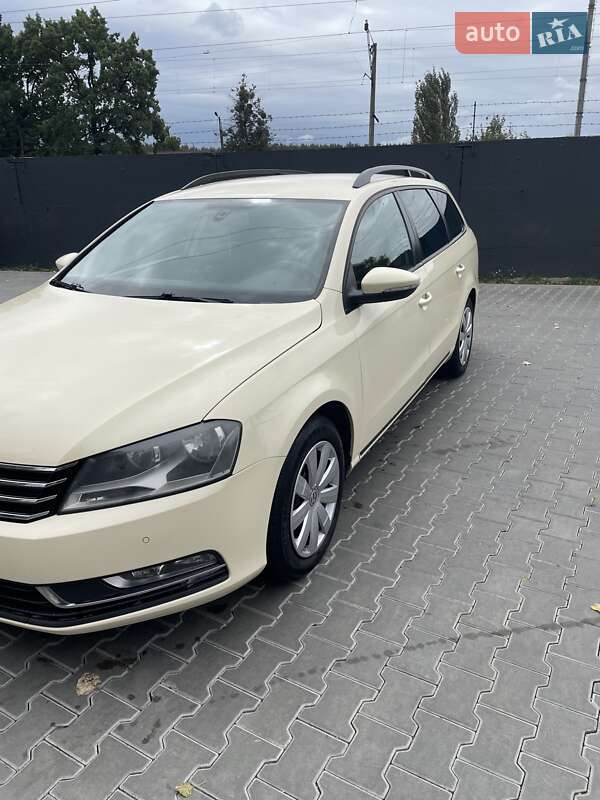 Универсал Volkswagen Passat 2012 в Киеве
