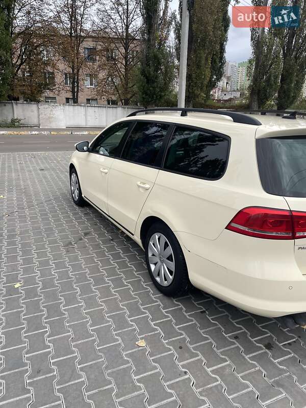 Универсал Volkswagen Passat 2012 в Киеве