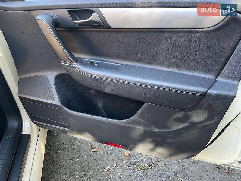 Универсал Volkswagen Passat 2012 в Киеве