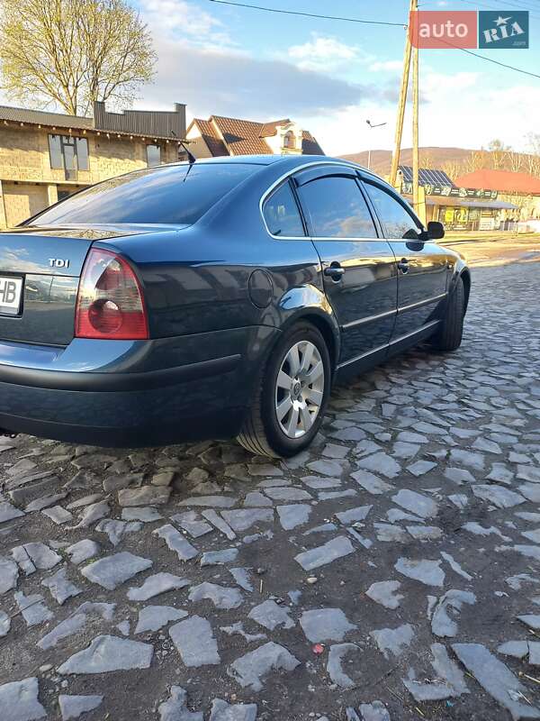 Седан Volkswagen Passat 2003 в Виноградове