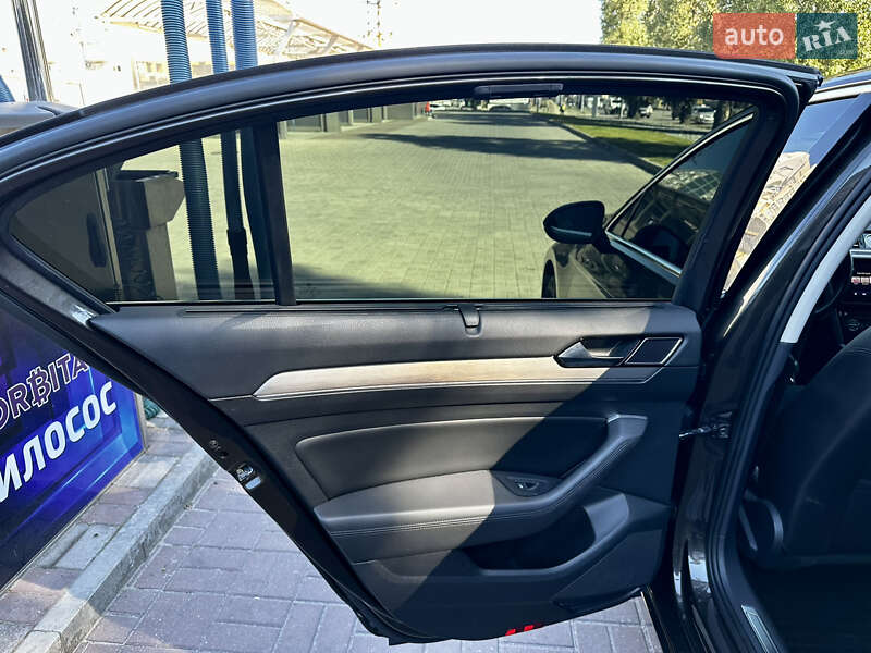 Седан Volkswagen Passat 2017 в Днепре фото 17 Седан Volkswagen Passat 2017 в Днепре