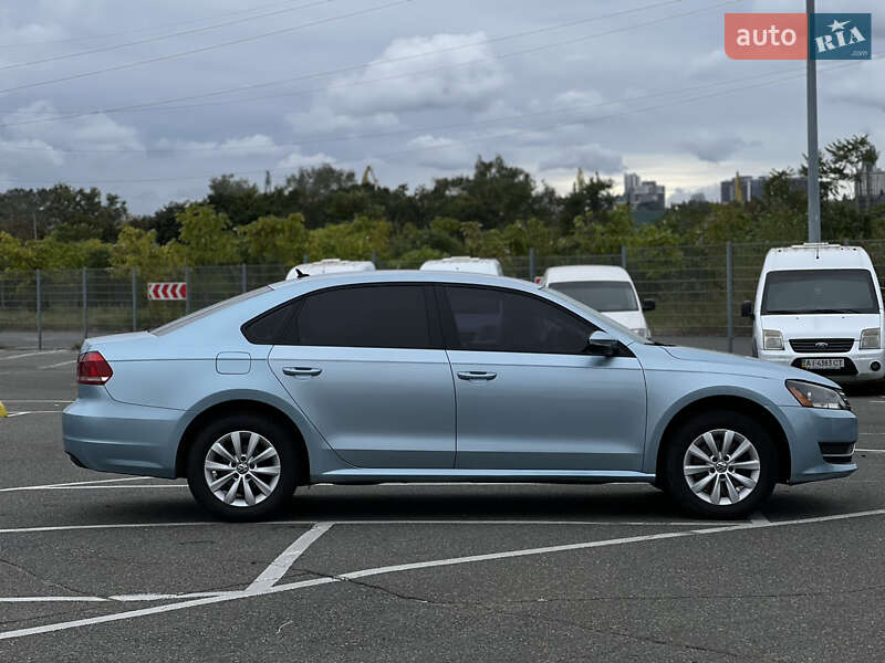 Седан Volkswagen Passat 2011 в Києві