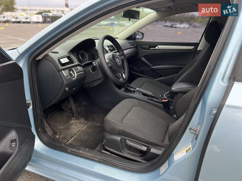 Седан Volkswagen Passat 2011 в Києві