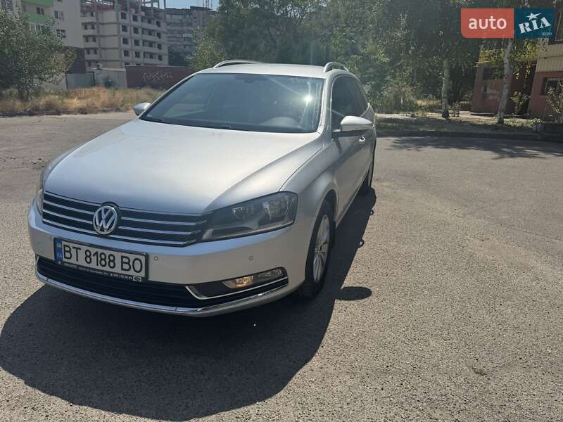 Універсал Volkswagen Passat 2012 в Херсоні