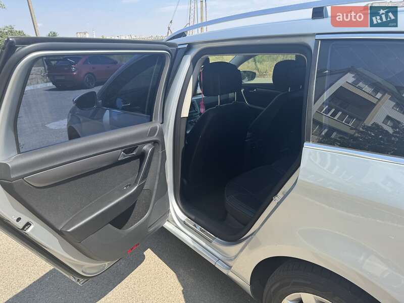 Універсал Volkswagen Passat 2012 в Херсоні