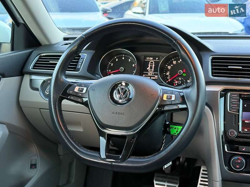 Седан Volkswagen Passat 2018 в Харькове