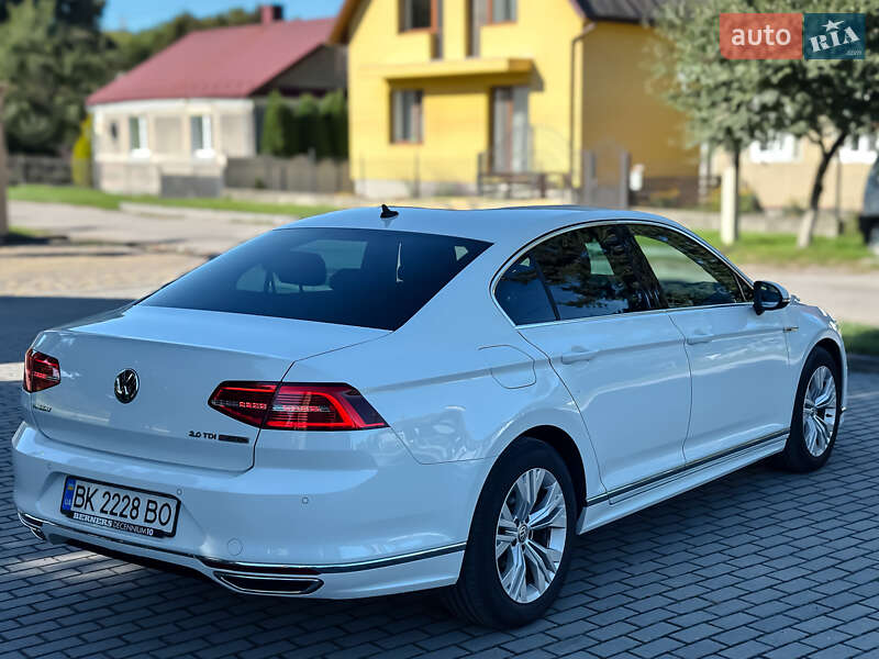 Седан Volkswagen Passat 2016 в Радивиліві