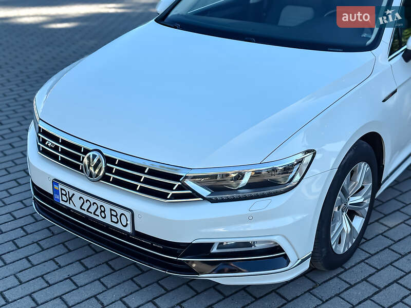 Седан Volkswagen Passat 2016 в Радивиліві