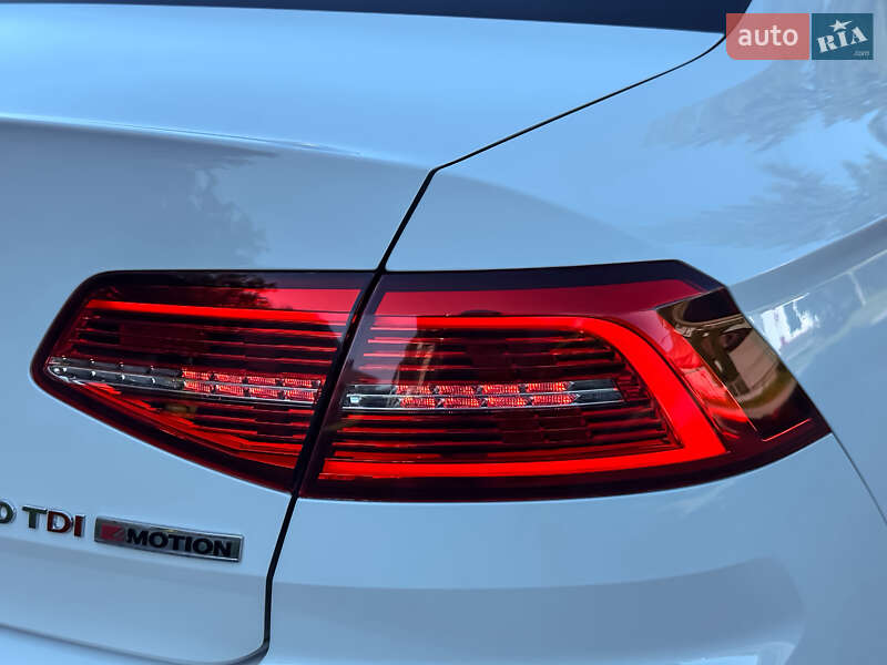 Седан Volkswagen Passat 2016 в Радивиліві