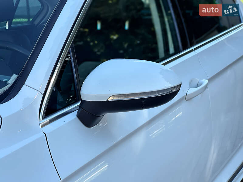 Седан Volkswagen Passat 2016 в Радивиліві