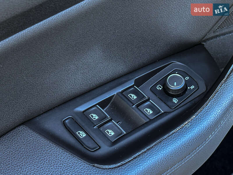 Седан Volkswagen Passat 2016 в Радивиліві