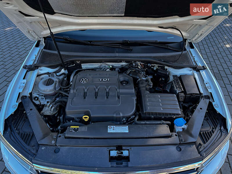 Седан Volkswagen Passat 2016 в Радивиліві