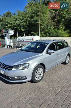 Універсал Volkswagen Passat 2011 в 