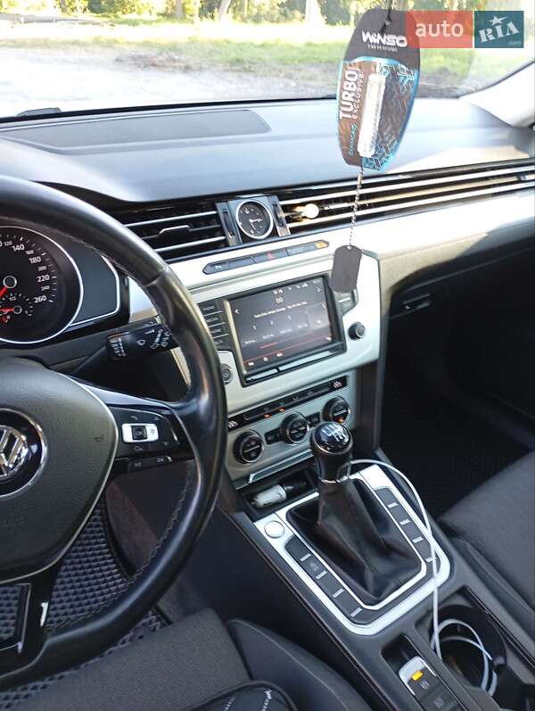 Универсал Volkswagen Passat 2015 в Зборове