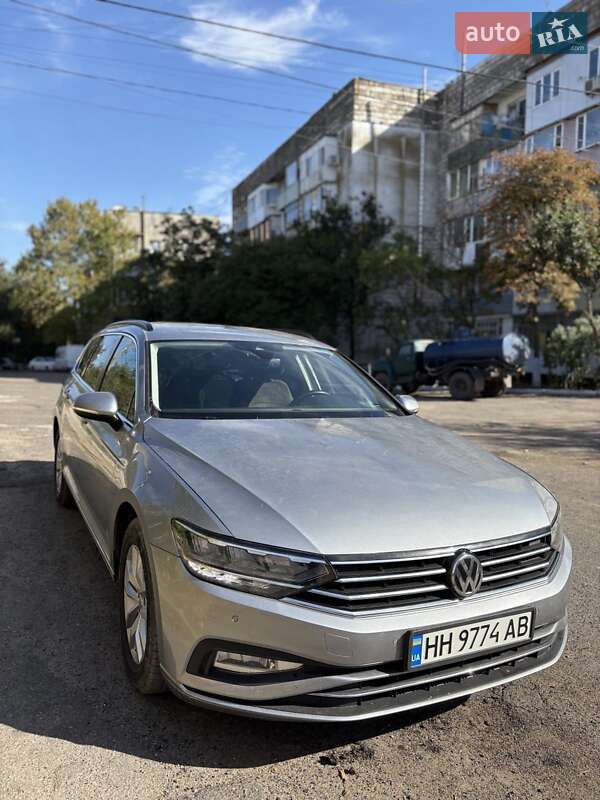 Универсал Volkswagen Passat 2020 в Киеве