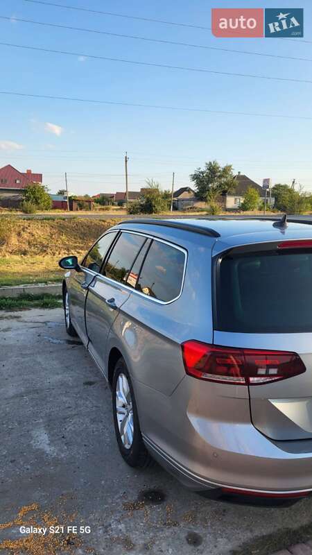 Универсал Volkswagen Passat 2020 в Киеве