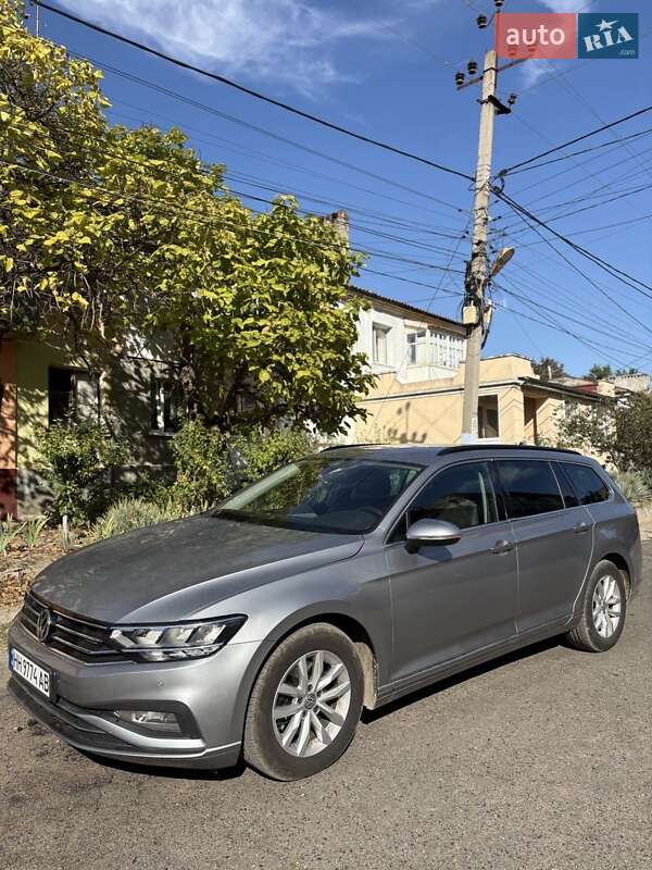 Универсал Volkswagen Passat 2020 в Киеве