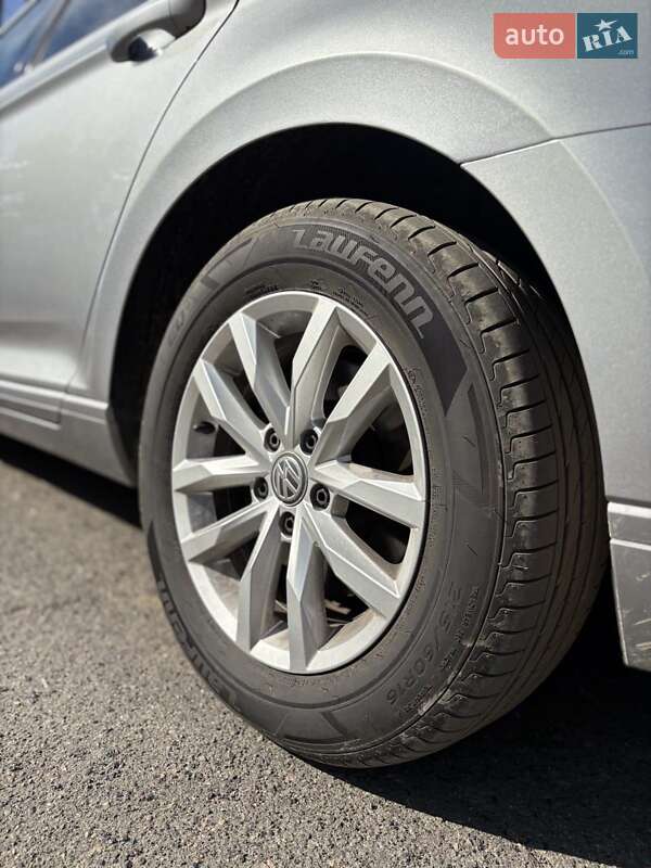 Универсал Volkswagen Passat 2020 в Киеве
