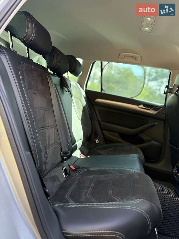 Универсал Volkswagen Passat 2020 в Киеве