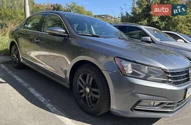 Седан Volkswagen Passat 2016 в Киеве