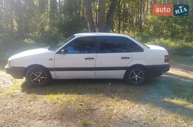 Седан Volkswagen Passat 1989 в Чернигове