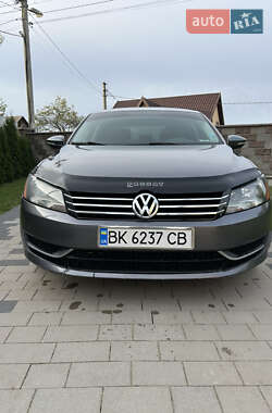 Седан Volkswagen Passat 2012 в Сарнах