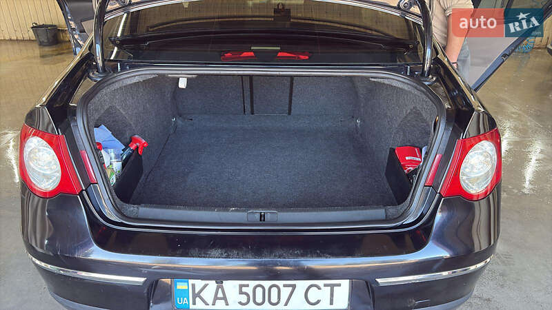 Седан Volkswagen Passat 2006 в Києві