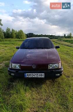 Седан Volkswagen Passat 1990 в Ружині