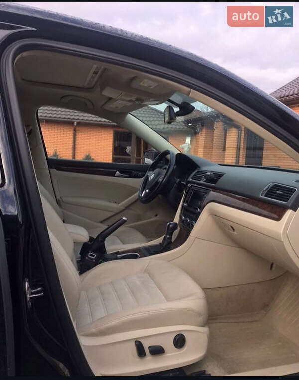 Седан Volkswagen Passat 2012 в Луцке