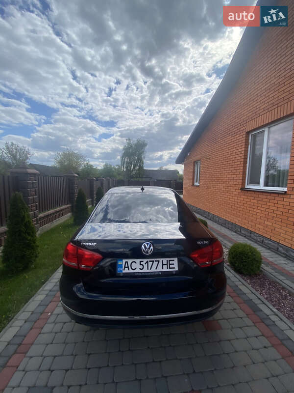 Седан Volkswagen Passat 2012 в Луцке