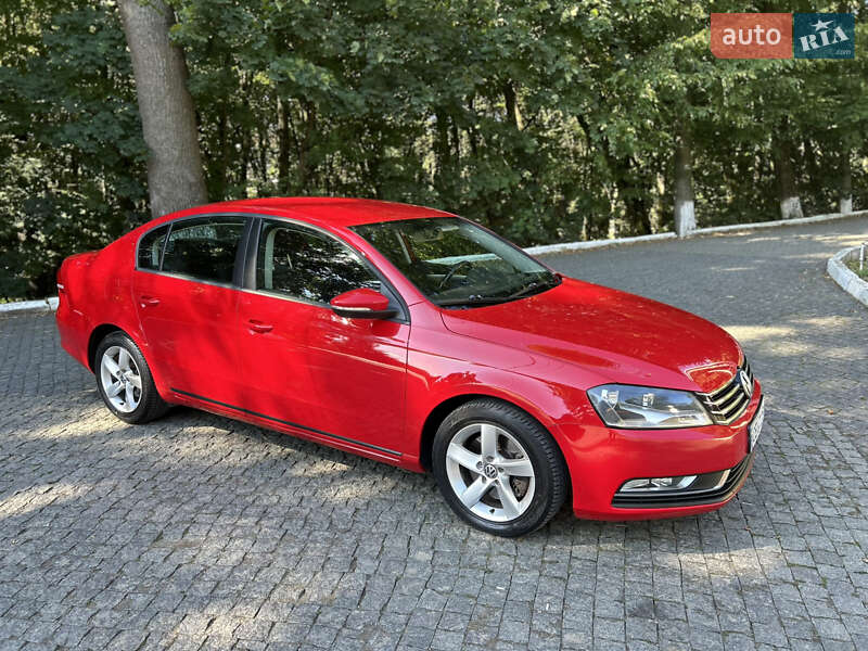 Седан Volkswagen Passat 2013 в Черновцах